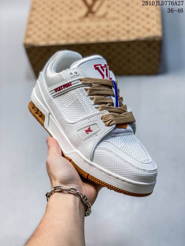 Louis Vuitton Trainer Sneaker Low Lv路易威登 休闲运动文化百搭板鞋 舒适防滑底和百搭性霸屏整个时尚娱乐圈 细节调整完美主义