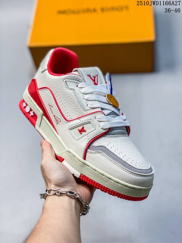 Louis Vuitton Trainer #54 低帮系带 时尚板鞋 男女同款 白红 货号 : 1Abfbi 尺码 : 36-46 无半码 10Jwd1166