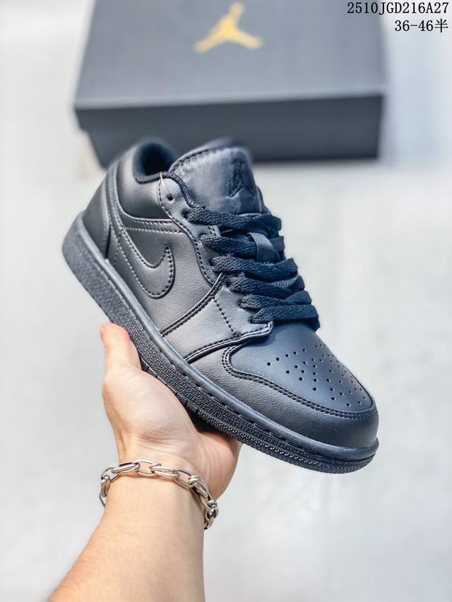 头层公司级乔丹Air Jordan 1 Low Aj1 Wh 乔1 低帮复古文化休闲运动篮球鞋。凭借出色的性能和吸睛的外观， Air Jordan直是风球场和街