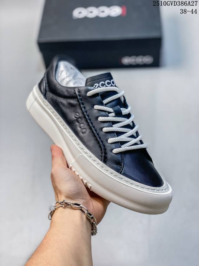 Ecco爱步男士休闲小白鞋 简单耐看清爽版型 百搭休闲板鞋 柔酷7号系列 鞋面采用进口小牛皮+透气头层猪皮内里 时尚个性 出街有型 简约系带设计 可自由调节松紧