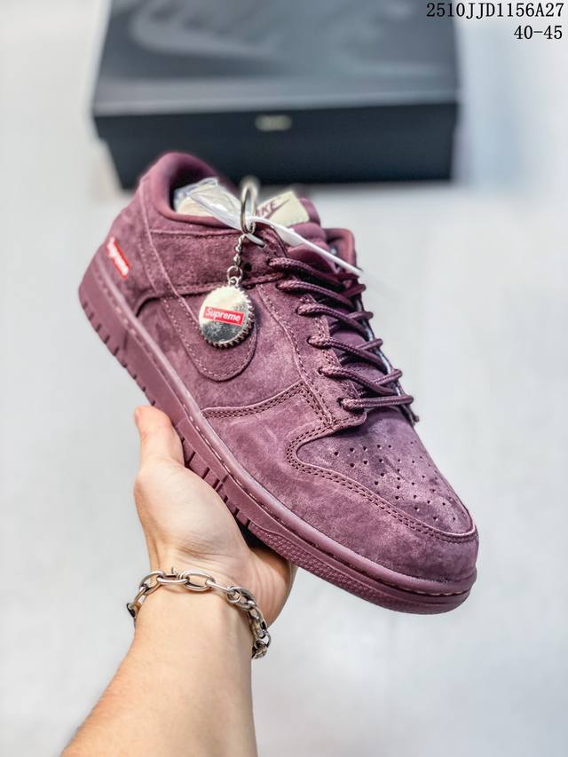 Nike Sb Dunk Low“Supreme联名 翻毛深棕” 周年高端定制 低帮休闲板鞋 定制鞋盒 大厂纯原品质出货 超高清洁度 皮料切割干净无任何毛边 细