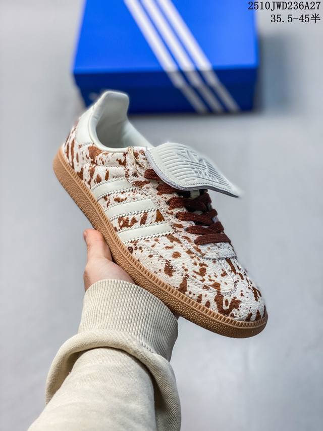 公司级Adidas Originals Samba Lt 阿迪达斯 桑巴舞系列绅士德训足球风百搭低帮休闲运动板鞋 这款板鞋展示了高质量的工艺 带有装饰的超锁缝制
