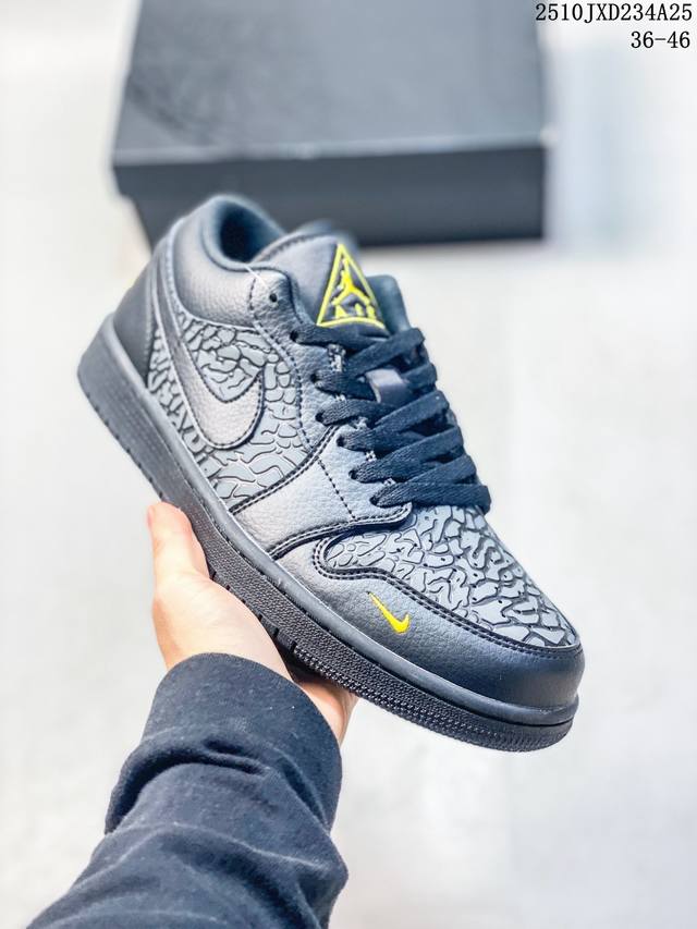 公司级 耐克 乔丹Air Jordan 1 Low Aj1 乔1 乔丹1代Aj1 低帮复古文化休闲运动篮球鞋 复古板鞋。该鞋款从 1985 年元年款汲取设计灵感
