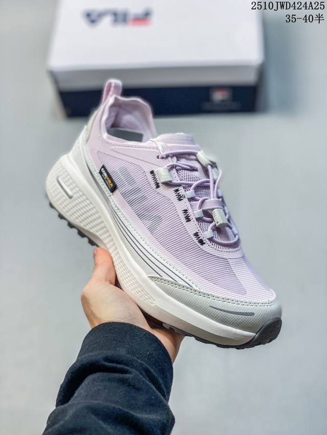 公司级Fila斐乐 Nuvole 3 Atr 柔云3 时尚轻盈 耐磨透气低帮 户外功能鞋 鞋头防撞设计 Cordura鞋面 耐撕抗造 弹性束带设计 松紧自如 便