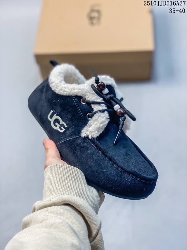 Ugg 品牌的起源可以追溯到澳大利亚，一战时期，澳大利亚飞行员用两块羊皮包裹成鞋子穿在脚上御寒，这种设计后来逐渐在澳洲流行开来。品牌正式创立于 1978 年，由