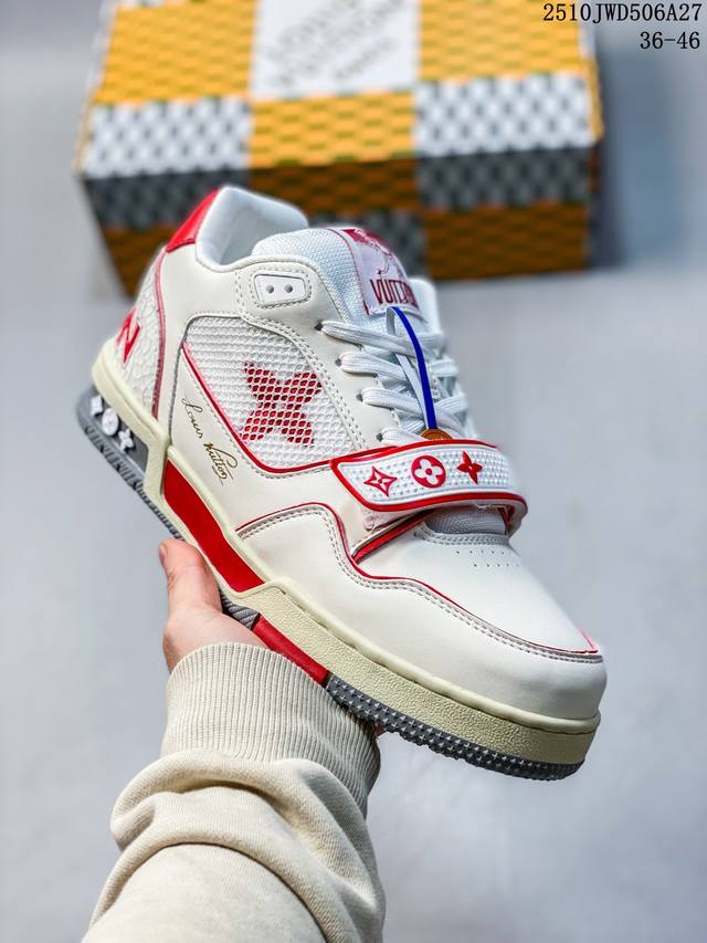 路易威登 Louis Vuitton Lv路易威登板鞋 新款 Lv Trainer最新配色运动鞋 L家 篮球鞋风格运动鞋 该鞋由艺术总监 Virgil Ablo