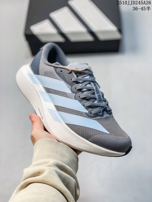Adidas 阿迪达斯 男女鞋真标半码制，升级原楦原纸版开发，采用轻质单向弹性梭织鞋面材质，中底搭载Lightstrike高密度发泡+前掌单块Lightstri