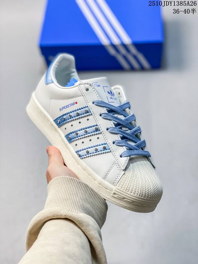 纯原 Clot X Ad Originals #贝壳头Lv联名限定 贴合柔软皮料白绿配色 ，这其中也包括我们非常熟知的Clot。Clot为即将到来的蛇年准备的是