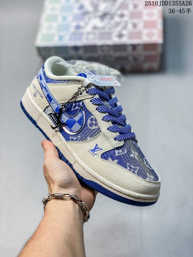 真标带半码 耐克Nike Sb Zoom Dunk Low 板鞋 系列经典百搭休闲运动板鞋加厚鞋舌的填充，使舒适性大大提升，同时也更方便穿脱中底部分则加入了脚感