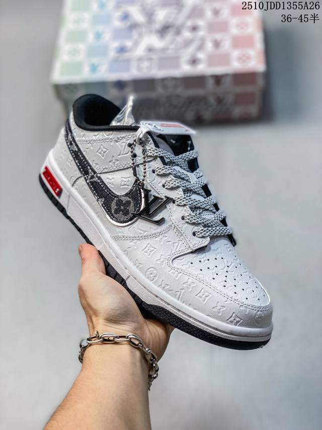 真标带半码 耐克Nike Sb Zoom Dunk Low 板鞋 系列经典百搭休闲运动板鞋加厚鞋舌的填充，使舒适性大大提升，同时也更方便穿脱中底部分则加入了脚感