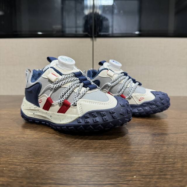 加绒款 登山鞋 27-37 放大招 上个大重磅！心心念念的皮面加绒款也出货啦内里保暖绒特别的细腻亲肤，上脚不会有扎脚的感觉和任何不适~～这精致的旋钮扣，旋钮科技