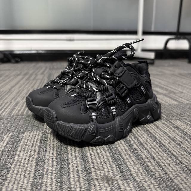 File山脉鞋 户外机能登山鞋 27-37 放大招 上个大重磅！心心念念的双网面款也出货啦特别的细腻亲肤，组合橡胶大底 上脚不会有扎脚的感觉和任何不适~～这精致