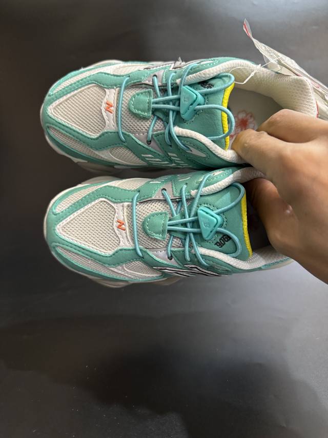 专G版Nb9060松紧扣儿童老爹运动鞋 Size：24-37码 经典Nb9060老爹款 松紧扣设计，附赠一对鞋带，穿脱方便 老爹款式设计，百搭又时髦