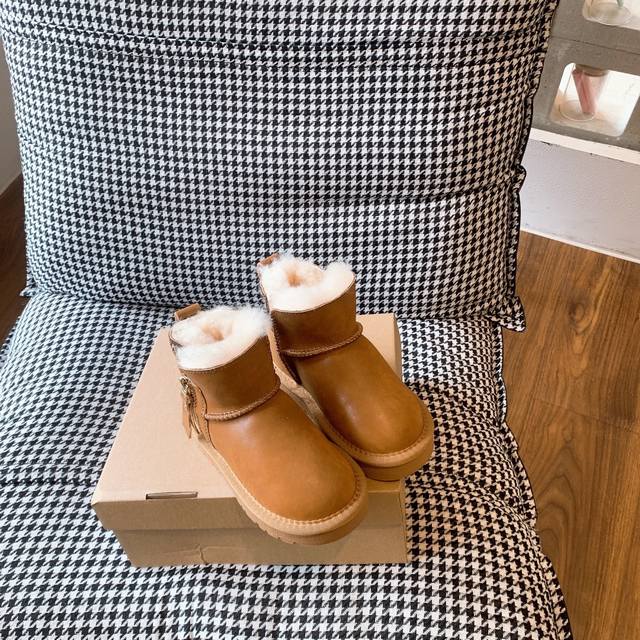 Ugg民族风防水皮拉链款童鞋 羊毛一体儿童雪地靴 内里羊毛，防滑牛筋底 拉链设计 易穿脱 尺码26–35