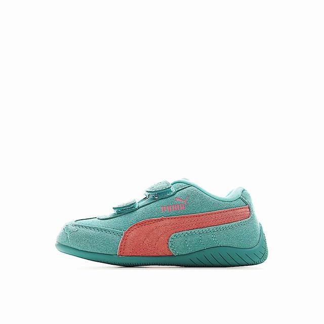 以其赛车鞋风格的形状和流畅的线条在人群中脱颖而出，看起来快速而大胆。将赛车运动带到街头，用我们标志性轮廓的最新版本来引领低调的潮流。 尺码：24-35 货号：6