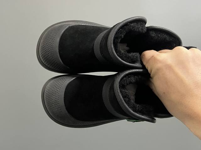 Ugg新款卡扣皮毛一体儿童中帮雪地靴 Size：26-37码 经典Ugg系列 内里加绒加厚，暖暖过冬 精致卡扣，质感满满