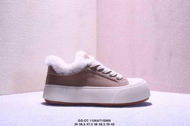 女鞋配置硬质天地盖礼盒装#采用翻毛皮组合羊毛绒内里鞋面材质#外置耐弯折橡胶大底 4.5Cm厘米视觉增高效果 国内新晋潮流鞋靴品牌Gg-Cc Classic Le