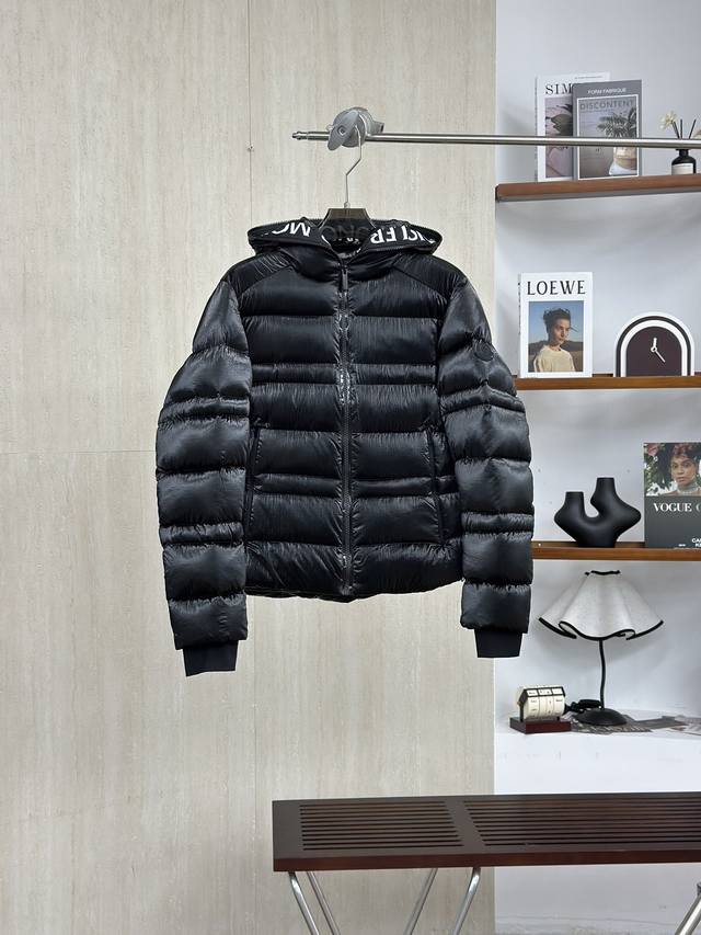 顶级版本 22Fw新品亮面连帽Logo情侣款#056# Moncler Tharon黑色羽绒服，亮面尼龙材质+90白鸭绒填充，保暖力满分