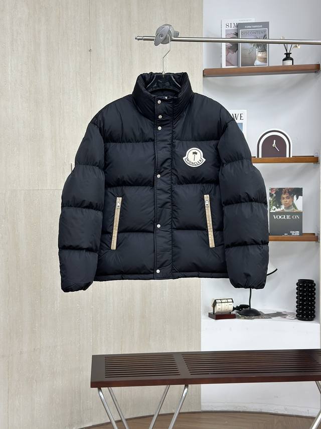 顶级版本 Moncler 蒙口盟可睐Fw22 Genius X palm Angels 棕榈树联名 短款羽绒服 palmangels联名款羽绒夹克具有前卫的流线