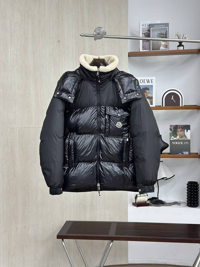 顶级版本 Moncler 蒙口 Bayuda拼接羊羔毛领羽绒服 Moncler Bayuda男士羽绒服，拼接羊羔毛领+可拆卸风帽，保暖力满分