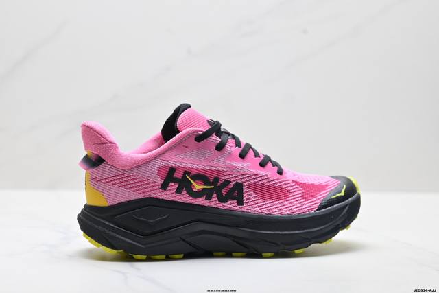 公司级Hoka Challenger 8 运动平衡 轻便系带减震防滑耐磨低帮跑步鞋 上层采用轻质Eva泡棉，密度经过精确调校，能有效吸收63%以上的冲击力，实测