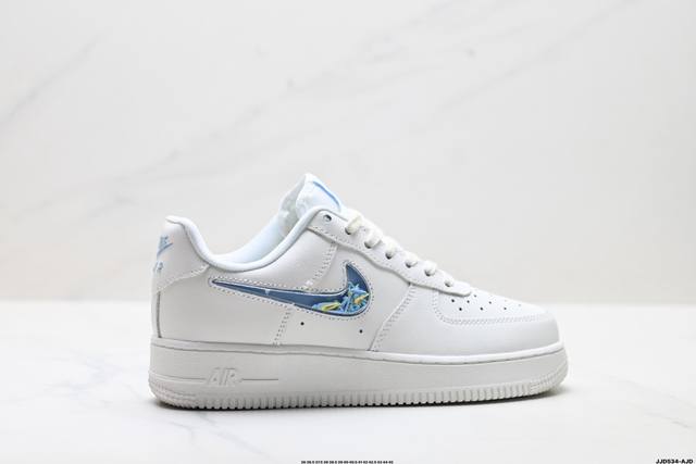 公司级耐克Nike Air Force 1“07 Lv8空军一号低帮百搭休闲运动板鞋。柔软、弹性十足的缓震性能和出色的中底设计，横跨复古与现代的外型结合，造就出