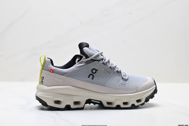 公司级On 昂跑 Cloudrock Low 舒适 轻便 减震耐磨跑步鞋 采用了先进的缓震技术 能够有效减少跑步时对关节的冲击 保护运动者的健康 其独特的缓震系