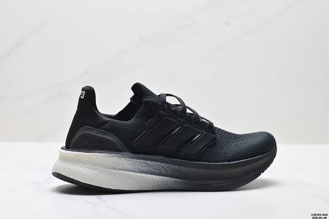公司级Y-3 Adidas Ultraboost 5 阿迪达斯 耐磨缓震 Boost 爆米花 休闲运动跑鞋 采用网材搭配反光皮革鞋面 配上Stretchweb网