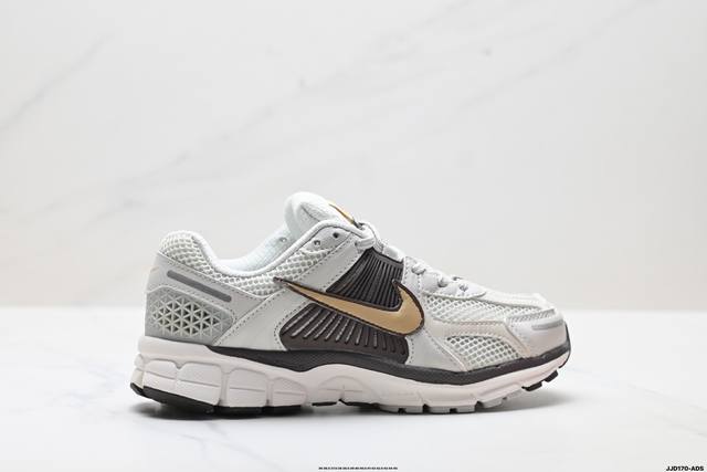 真标Nike Zoom Vomero 5 耐克 马拉松复古跑五代休闲运动慢跑鞋 货号:Fj4151-006 尺码:36 36.5 37.5 38 38.5 39