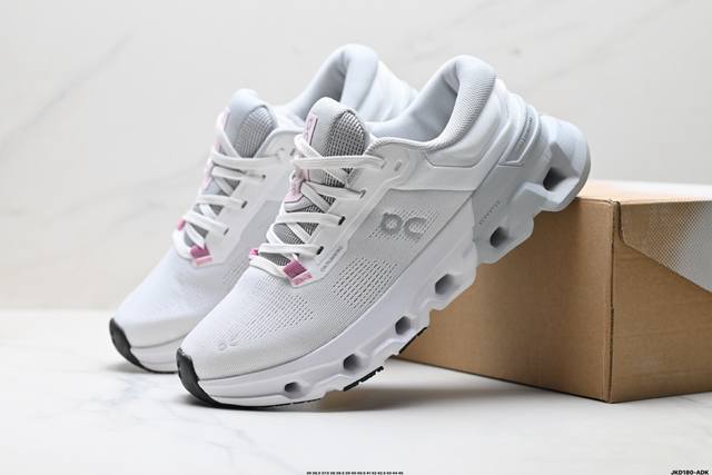 公司级On 昂跑 Cloudflyer 5 舒适 轻便 减震耐磨跑步鞋 采用了先进的缓震技术 能够有效减少跑步时对关节的冲击 保护运动者的健康 其独特的缓震系统