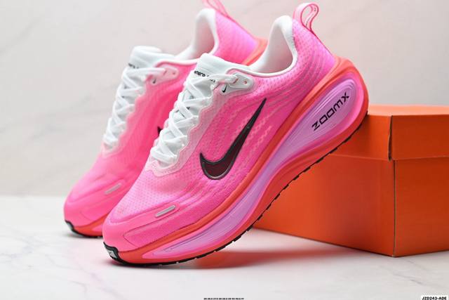 公司级Nike Vomero plus 耐克 舒适减震防滑 低帮跑步鞋 全掌Reactx泡绵中底 前掌和后跟还配备了Air Zoom气垫单元 据说跑起来更快更舒