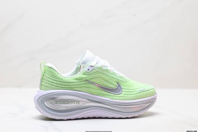 公司级Nike Vomero plus 耐克 舒适减震防滑 低帮跑步鞋 全掌Reactx泡绵中底 前掌和后跟还配备了Air Zoom气垫单元 据说跑起来更快更舒