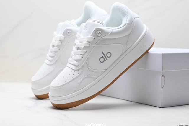 公司级金智秀同款厚底Alojiar加绒小白鞋女25新款百搭休闲运动鞋增高板本鞋 外观设计：简约时尚，百搭神器 这双小白鞋整体是非常经典的简约风格，白色鞋面干净又