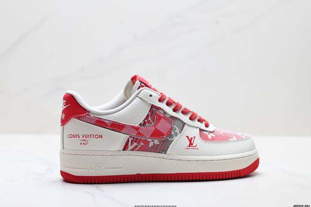 公司级耐克Nike Air Force 1’07空军一号低帮百搭休闲运动板鞋。柔软、弹性十足的缓震性能和出色的中底设计，横跨复古与现代的外型结合，造就出风靡全球