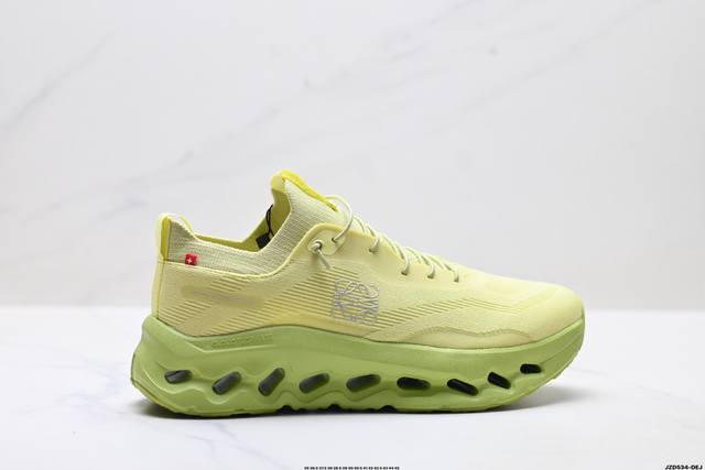 公司级Loewe X On昂跑Cloudtilt 罗意威 联名轻量运动休闲鞋 脚感很舒服 鞋底柔软且包裹性好 上脚显腿长 不管休闲还是运动都很百搭 是最好看最显