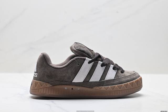 公司级Adidas Adimatic Low 马蒂奇系列低帮 复古鲨鱼面包鞋运动休闲滑板板鞋 整个鞋面由色彩艳丽的麂皮制成 搭配品牌标志性大尺寸三条纹 Logo
