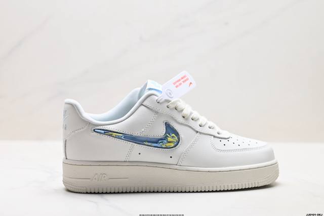 真标耐克Nike Air Force 1’07空军一号低帮百搭休闲运动板鞋。柔软、弹性十足的缓震性能和出色的中底设计，横跨复古与现代的外型结合，造就出风靡全球三