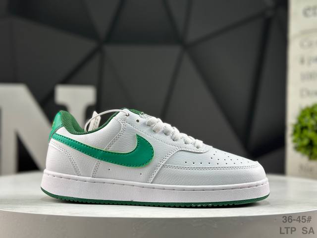 耐克 Nike Court Vision Lo 耐克 低帮 白蓝黄 鞋身以白色作为主色调，使鞋款十分百搭，同时鞋身两侧Swoosh Logo使用海军蓝打造，后跟