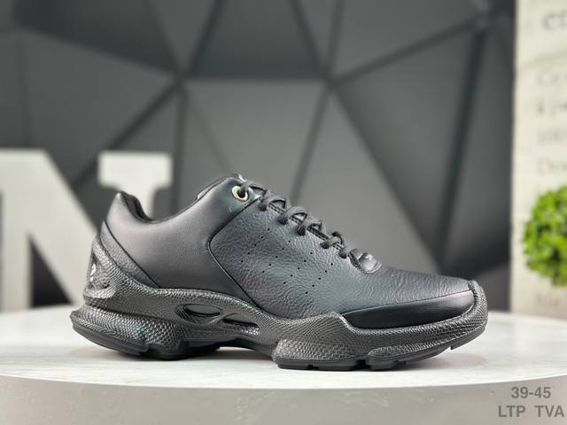 Ecco爱步 运动男鞋 25年新款百搭跑步健身鞋 健步Biomc 25周年全新款式 鞋面采用迪尼玛牛皮，轻盈柔韧耐磨，提供抗撕裂性能 自然律动科技，符合人体工学