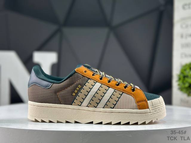 阿迪达斯 Adidas Handball Spezial 阿迪达斯经典款 复古休闲板鞋 全鞋采用反毛皮制作 牛筋耐磨大底 承载青春情怀的板鞋 经典三条杠装饰鞋侧