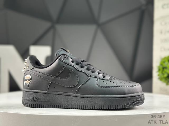 耐克 Nike Air Force 1 ‘07 Low 空军一号含气垫 低帮百搭厚底**休闲运动板鞋。柔软、弹性十足的缓震性能和出色的中底设计，横跨复古与现代的