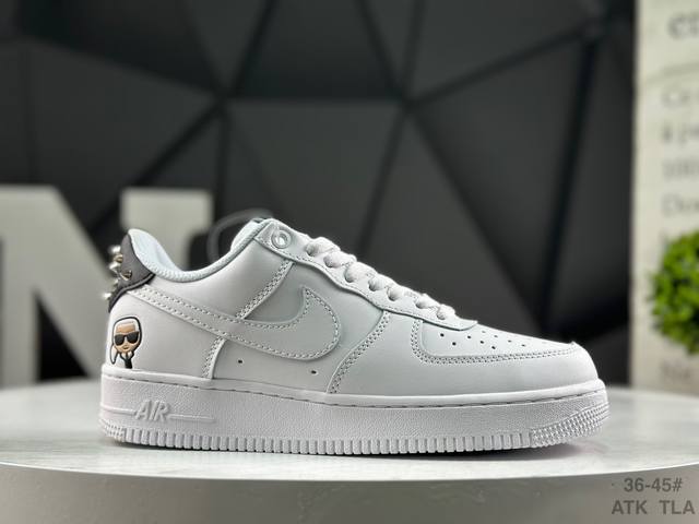 耐克 Nike Air Force 1 ‘07 Low 空军一号含气垫 低帮百搭厚底**休闲运动板鞋。柔软、弹性十足的缓震性能和出色的中底设计，横跨复古与现代的