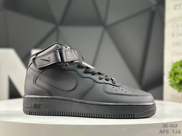 耐克 No.1版本 Nike Air Force 1 Low “全白中帮” 货号：Cw2289-111 原厂冲刀皮料切割干净 无任何毛边 清洁度细节完美 做工细