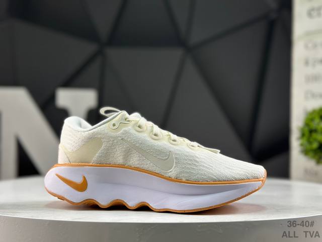 公司级带半码 耐克 Nk Motiva 耐克夏季透气缓震波浪跑鞋 Dv1238-107 鞋底采用夸张的弯曲几何设计，塑造弧形摇杆造型，助力轻松向前。顺畅迈步体验