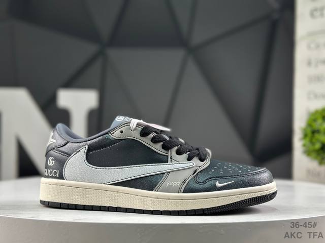 耐克 Travis Scott X Fragment Design X Jordan Air Jordan 1 Low Og Sp 多方联名合作融合了Travi
