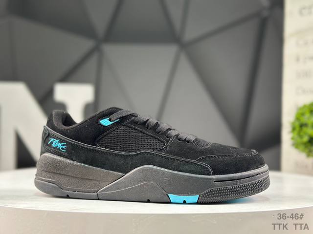 Air Jordan 4 Retro Flight Court 低帮 黑色 Aj4 乔丹4代 Aj4 乔4 低邦 黑色 乔丹篮球鞋系列 鞋身整体以黑色磨砂打造，
