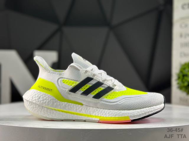 防爆带半码 阿迪达斯 Adidas Ultraboost Dna Ub21全掌爆米花休闲运动跑鞋。采用网材搭配反光皮革鞋面，配上Stretchweb网格外底和B