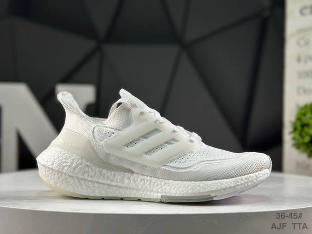 防爆带半码 阿迪达斯 Adidas Ultraboost Dna Ub21全掌爆米花休闲运动跑鞋。采用网材搭配反光皮革鞋面，配上Stretchweb网格外底和B