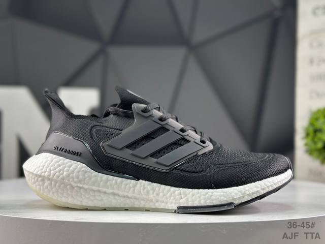 防爆带半码 阿迪达斯 Adidas Ultraboost Dna Ub21全掌爆米花休闲运动跑鞋。采用网材搭配反光皮革鞋面，配上Stretchweb网格外底和B