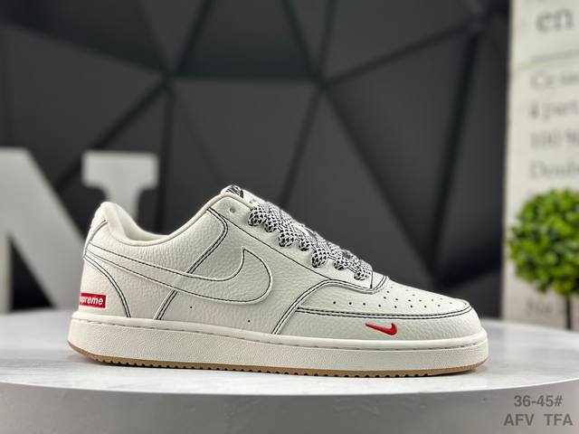 耐克 Nike Air Force 1“07空军一号低帮百搭休闲运动板鞋。柔软、弹性十足的缓震性能和出色的中底设计，横跨复古与现代的外型结合，造就出风靡全球三十